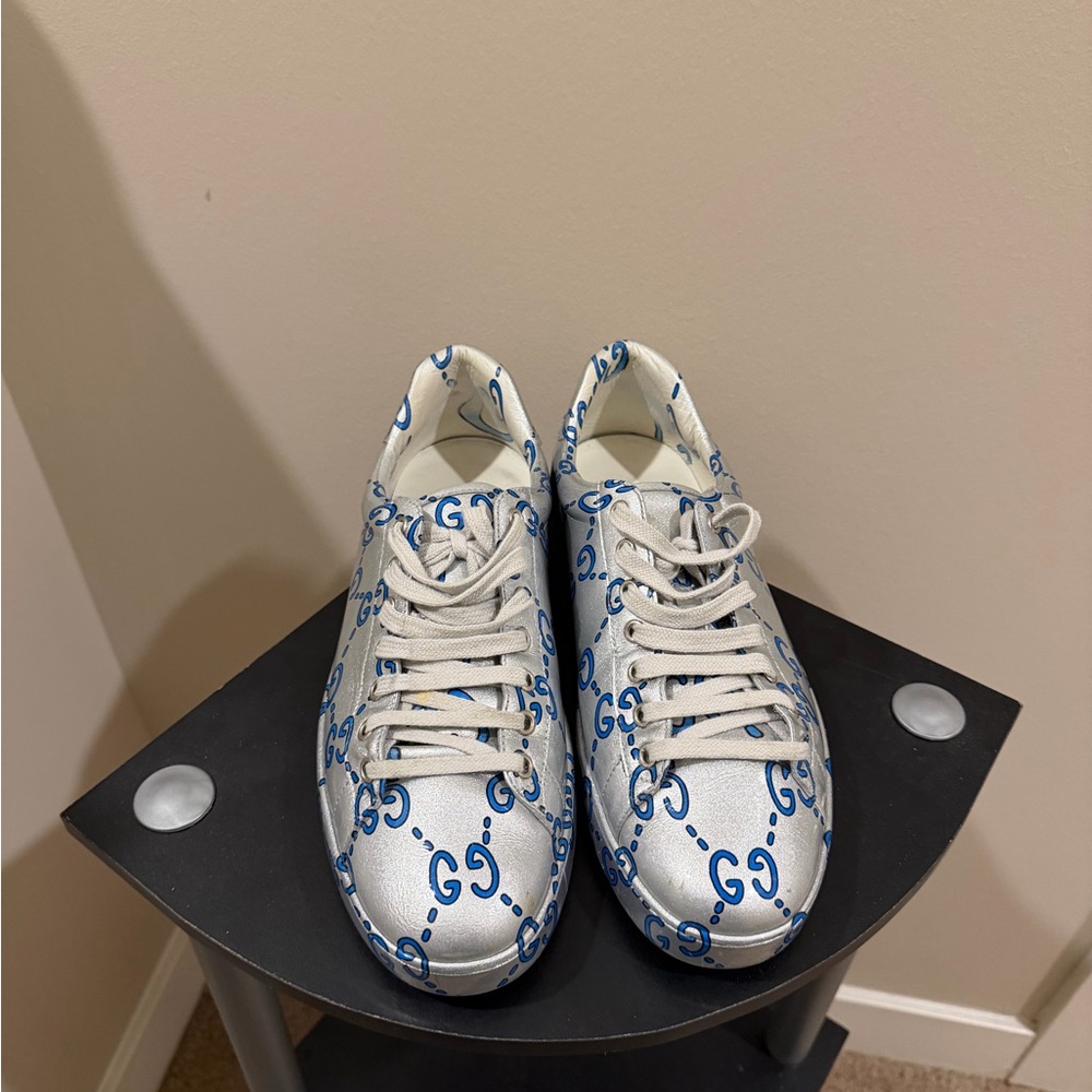 Gucci White and Blue Logo Sneakers